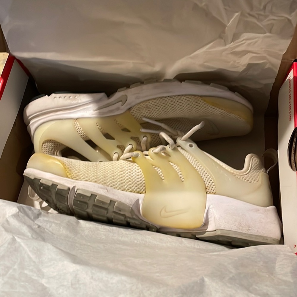 Running shoes
